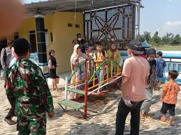 Ternyata sejarahnya dulu jawa (suku jawa) adanya hanya di bagian jawa tengah termasuk jogja dan jawa timur, sedangkan jawa barat dan sekitarnya itu disebut sunda. Langgar Prokes Satgas Tutup Paksa Kolam Renang Tirta Pesona Segeran Radarcirebon Com