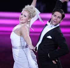 Bei maite kelly flossen die tränen. Tanzshow Maite Kelly Wird Bei Let S Dance Zur Prinzessin Bilder Fotos Welt
