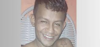 Mulher estava com a filha de 1 ano no colo quando foi assassinada pelo  companheiro, em Manaus