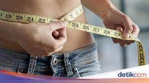 Para ahli sepakat bahwa diet ekstrem bukanlah strategi jangka panjang yang baik untuk menjaga berat badan. 8 Makanan Untuk Diet Yang Ampuh Menurunkan Berat Badan