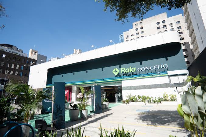 Capa de A Raia não abriu uma loja de beleza. Abriu um laboratório para o futuro da farmácia.