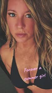 Becky (@just_having_fun_03)