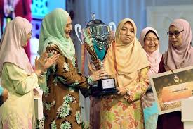 Sesungguhnya hati manusia itu berkarat seperti karatnya besi. Umur 5 Tahun Dah Belajar Tarannum Nor Farhatul Fairuzah Warisi Bakat Mak Ayah Nona