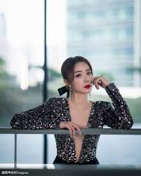 女主持人余霜晒性感评论里口无遮拦开黄腔- 娱乐八卦