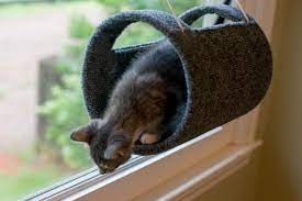 It holds up to 35 lbs measuring 24″l x 15″w. Diy Hanging Cat Bed Hgtv