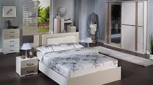 İstikbal mobilya bu yıl tasarlamış olduğu dört yeni model ve geçen yıllarda tasarlanmış olan yirmi yatak odası takımı ile mağazalarındaki hizmetini sürdürmektedir. Istikbal Mobilya Kayra Yatak Odasi Takimi