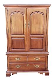 Vintage 1980s Thomasville Furniture Queen Anne Cherry Bedroom Armoire Chest On Chairish Com In 2020 Queen Anne Furniture Cherry Bedroom Thomasville Furniture