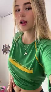 Loira De Short Jeans Renata Brasileira