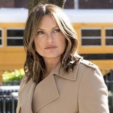 During the trial that follows, the defense resorts to using some questionable tactics in an effort to win the case. Law Order Svu Cast Meet The Cast Of Law And Order Special Victims Unit Season 21