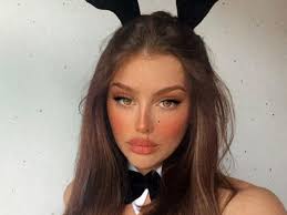 Woman, 21, ditches Pets at Home job to sell all kinds of content on  OnlyFans - Daily Star