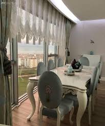 Bu Samsun Evinin Manzarasi Dekorun Renklerine De Ilham Vermis Ev Gezmesi Oturma Odasi Fikirleri Oturma Odasi Dekorasyonu Oturma Odasi Takimlari