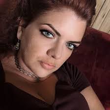 What is this plant that looks like a pinto bean sprout?