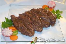 Poi legate anche il rosmarino e le foglie di alloro e passate alle verdure 3. Brasato Di Manzo Ai Funghi