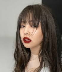 Jennie with bangs ❤️ cr. @xueroldhag