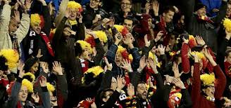Bekijk meer ideeën over rood, voetbal, voetballers. Oproep Aan Fans Rode Duivels Geef Hem Een Staande Ovatie