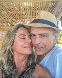 Carlos alberto riccelli é um ator, diretor brasileiro. Carlos Riccelli Completa 74 Anos E Ganha Declaracao De Bruna Lombardi Universo Conspirou Magicamente Vogue Celebridade