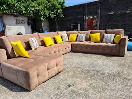 Victor est un canapé de luxe avec surface entièrement revêtue de cuir. Juste Pour Vous Souhaiter Une Excellente Canape De Luxe Ici Her Moi William Envente Et Commande Facebook