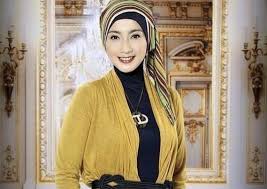Lihat apa yang desy ratnasari (dhesyratnasari7) telah temukan di pinterest, koleksi ide terbesar di dunia. Mengintip Rumah Dan Mobil Mewah Desy Ratnasari Ada Mazda6 Sampai Mercy Di Dalamnya