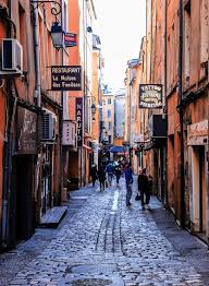 7 Splendid Reasons To Visit The Provence Region Of France Provence Beautiful Places To Visit Eerie Places