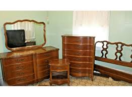 Likewise, you will see some stylish dining room sets with french cabriole legs and caned back chairs. Vintage Bassett Furniture Co Bedroom Set 547060 Auctionninja Com