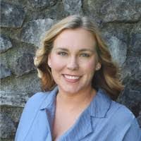 Erica Hewitt's Instagram, Twitter & Facebook