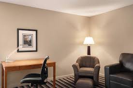 Posizionato accanto al marine life, questo hotel contemporaneo offre l'accesso facile alla sea. Royal Hotel West Edmonton Trademark Collection By Wyndham Edmonton Updated 2021 Prices