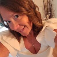 Elizabeth Schutt's Instagram, Twitter & Facebook