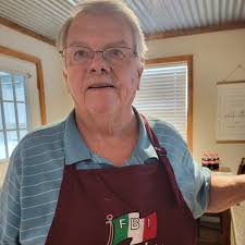 Is a concussion and bright orange flash inside the turret routine when  firing a single barrel 5"/38 destroyer gun?