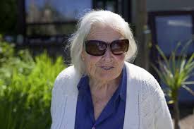 Dancing to keep spirits up during the Blitz: Islander recounts tales of  bombing raids