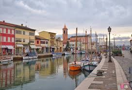 Porto storico lungo cui si sviluppa il centro storico di cesenatico, fc, italia. Visitare Cesenatico Itinerario A Piedi Cosa Vedere In Un Giorno