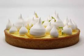Tarte Citron Meringuee Parait Il Que C Est Le Dessert Prefere Des Francais Tarte Au Citron Meringuee Tarte Au Citron Tartelette Chocolat Caramel