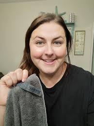 What are the benefits of using a microfibre cloth for makeup removal and  skincare?