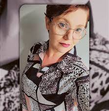 Le roux flamboyant, la coloration parfaite pour cet automne 🍁 Envie de  savoir si ce roux vous irait bien ? Demandez conseil à nos professionnels  en salon 😁 Réalisation par le salon