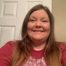 Kari Marsh's Instagram, Twitter & Facebook