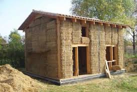 Maison Individuelle En Ossature Bois Et Mur Paille Realisee En Auto Construction A Sansais Maison En Paille Maison En Torchis Maison Ecologique