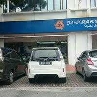 Masyarakat yang dapat menikmati fasilitas kur dari bank bjb, adalah pelaku usaha perorangan atau badan usaha pada skala mikro, kecil dan menengah. Bank Rakyat Tsb Cawangan Sg Buloh Banco