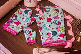 Then use embroidery floss to attach them to the mitten by sewing a pupil in the center of each. Free Pdf Pattern Oven Mitt Pattern For Adults Kids Dolls