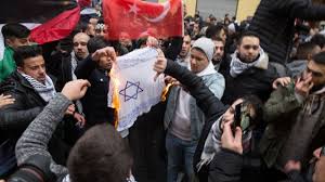 Das debüt war auch erfolgreich, denn die sängerin youddiph landete auf platz 9 von 25. Debatte Im Bundestag Flaggenverbrennen Bald Verboten