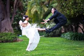 Fun, natural and relaxed professional photography hi i'm simone! 28 Ideas To Shoot Fun And Creative Wedding Photos Hongkiat