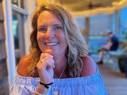 Kimberly Farrell's Instagram, Twitter & Facebook