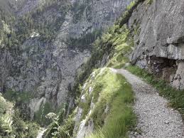 Jun 08, 2021 · die schönsten wanderwege zu bayerns klammen und wasserfällen, denn in einer klamm oder in der nähe eines wasserfalls bleibt es meist schön kühl. Spannende Wanderungen Mit Kindern Sudlich Von Munchen Stangensteig Und Hollentalklamm
