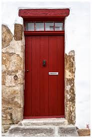 Jarrimimram Petite Porte Rouge Basque Sur Rue A La Bastide Clairence Red Door Windows And Doors Little Houses