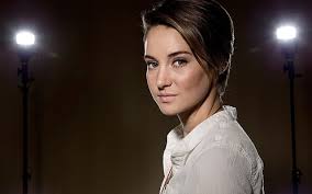 Jun 22, 2021 · divergent and big little lies star shailene woodley has replaced emma roberts in a new comedy from borat writer anthony hines. Hd Wallpaper Shailene Woodley Short Hair Divergent Actress Young Cute Wallpaper Flare
