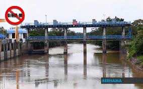 Penduduk lembah klang akan terus berdepan krisis bekalan air termasuk terputus bekalan akibat kerosakan infrastruktur seperti paip pecah atau loji ketika ini, margin simpanan bekalan air terawat di selangor adalah di tahap 0 peratus, berbanding margin simpanan yang baik antara 15 hingga 20. Bernama Krisis Air Pertingkat Kerjasama Dengan Pakar Forensik Alam Sekitar Pakar