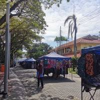 Located just behind the restoran berkat or restoran bee ah tong (marbrown) along jalan petri. Pasar Tani Labuan Walk Farmers Market