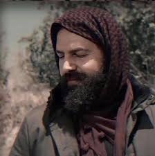 لما تكوني عم تحكي مع حبيبك وتسمعي امه عم تسأله مع مين عم تحكي ويقلها عم  احكي مع مرتي أنتِ: