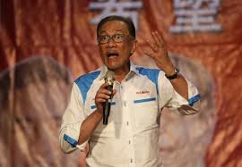 Tapi anwar tegar, dia tidak mundur dalam dunia yang mengharumkan di live facebook hari sabtu lalu, saya menyaksikan, anwar sumringah. Port Dickson By Election Anwar Pledges To Reform Parliament Within 6 Months Today