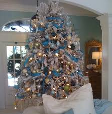 According to pinterest, door decor will be particularly popular this holiday season.pinners are decorating their front doors to express holiday cheer while staying in, with searches for 'christmas door decorations' up 125 percent, says swasti sarna, the insights manager at pinterest. 25 Beach Christmas Tree Ideas 2020 Beachfront Decor