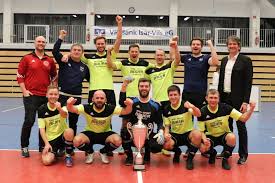 Der aufsichtsratsvorsitzende walter deinböck mit dem vorstandstrio michael findelsberger, josef müller und ludwig frischmann. Tsv Haarbach Der Tsv Kirchberg Gewinnt Mit Einem 3 2 Finalsieg Gegen Titelverteidiger Fc Bobo Zum Zweiten Mal Den Vr Bank Isar Vils Hallencup Dritter Wird Der Tsv Buchbach Ii Vor Dem Tsv Haarbach Facebook