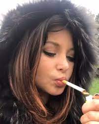 Hot navel showing tik tok. Pin On Sexy Smokers